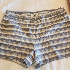 Artisan NY linen/cotton shorts.